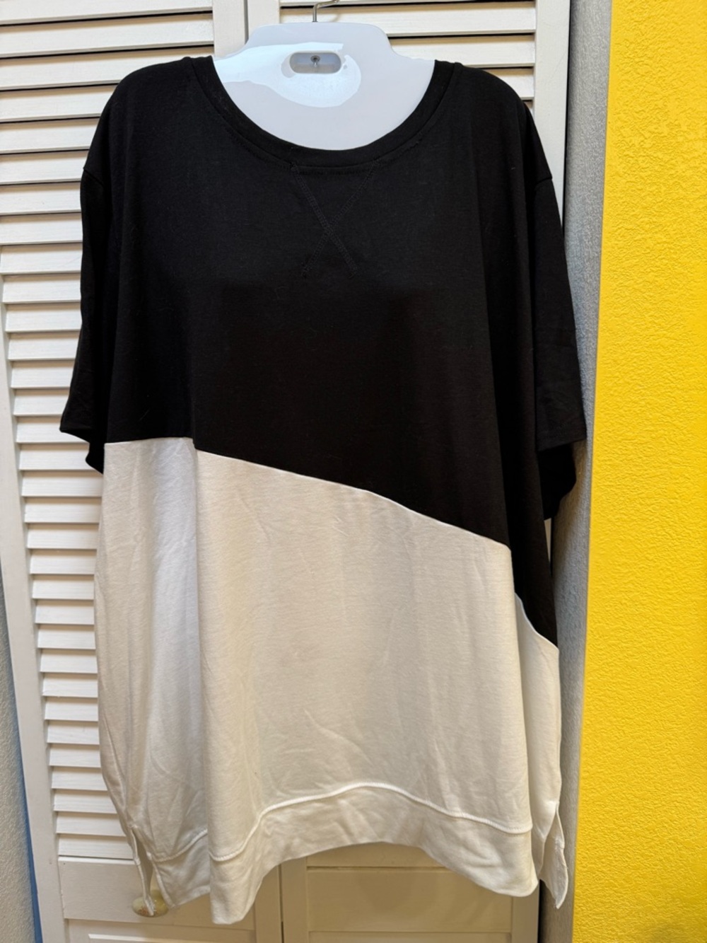 Relaxed Two-Tone Black and White Short-Sleeve Tee